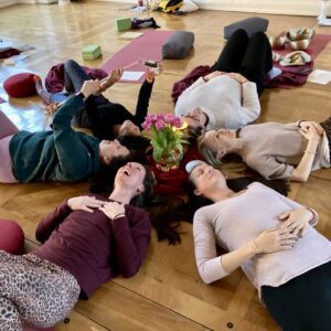 Mamas Yoga • Fortbildung pränatales & postnatales Yoga • mit Kira Sara • 05.-07.02., 05.-07.03. & 14.-17.05.2027