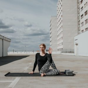 Yoga ungewöhnlich im Kunstraum II - DONNERSTAG, 05.11.2026 - mit Nina